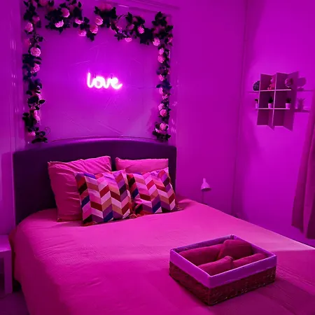 Valenstay - Cosy - - Netflix