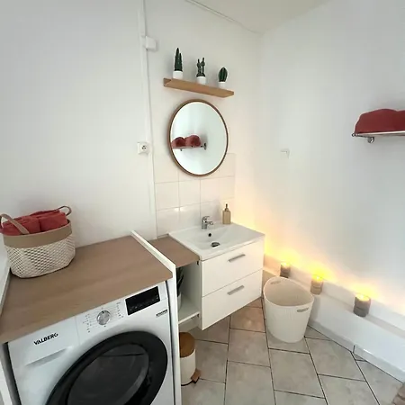 Valenstay - T2 Pro - Fibre & Bureau - Tram Gare Apartament *